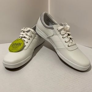 Grasshopper Women’s Ortholite walking Sneaker Size 10 M  NWT